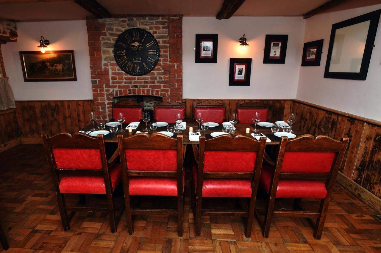 Alfred Russel Wallace Restaurant With Rooms Usk Kültér fotó